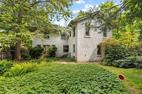 Single Family Residence in Brookline MA 278 Clinton Rd 9.jpg