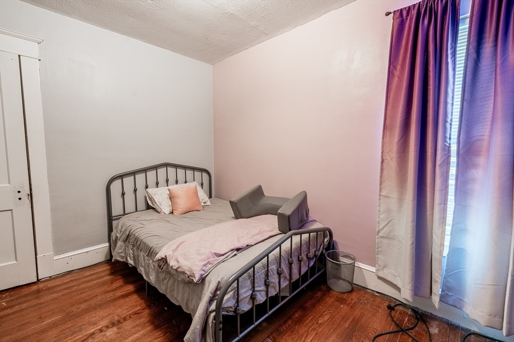 158-160 Oak Grove Ave