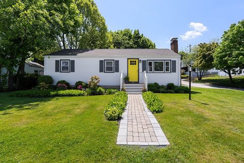 Photo of 29 Willow Ave, Weymouth, MA 02191 (MLS # 73522594)