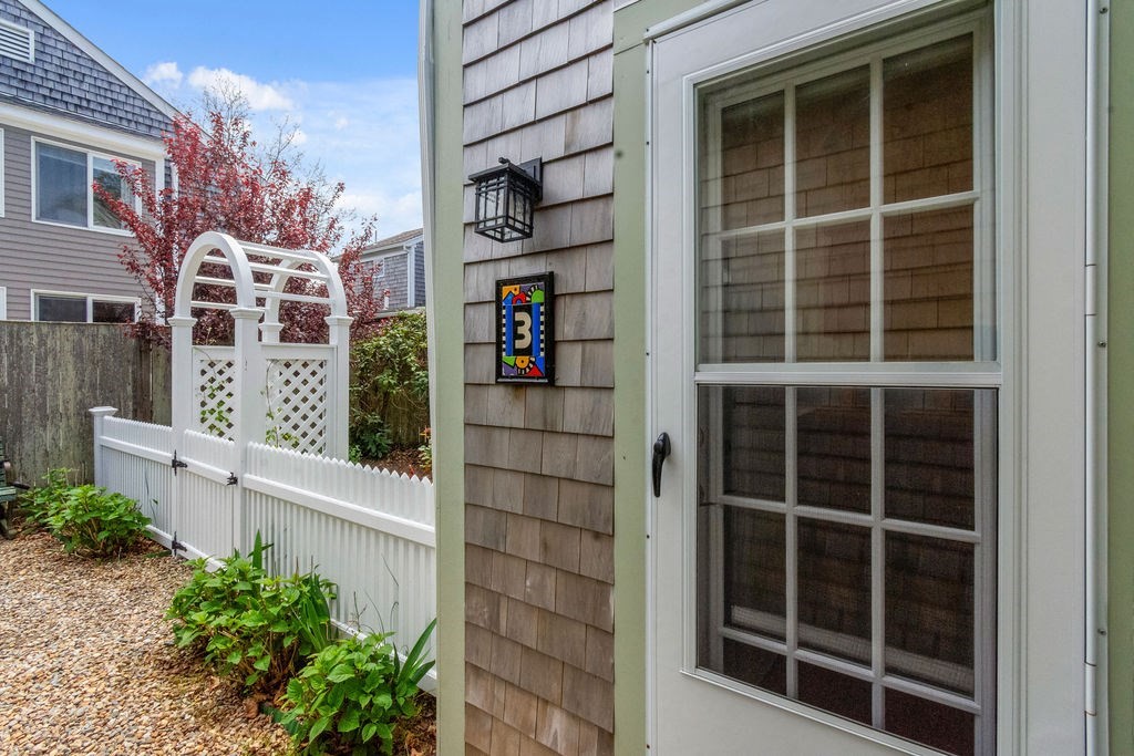 48 Pleasant Street 3