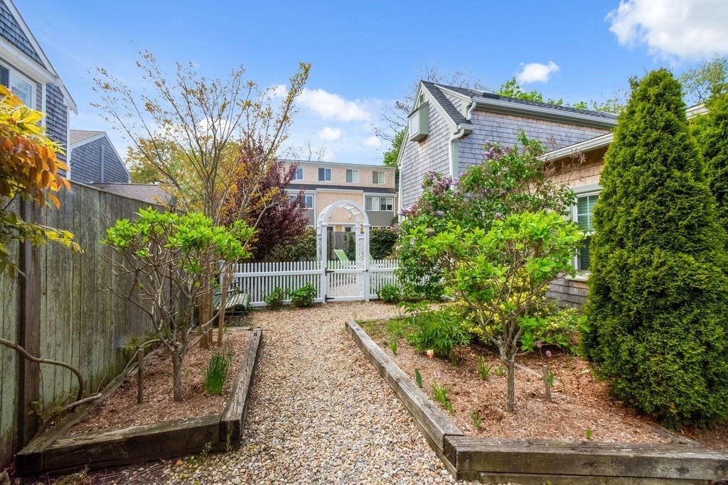 48 Pleasant Street 3