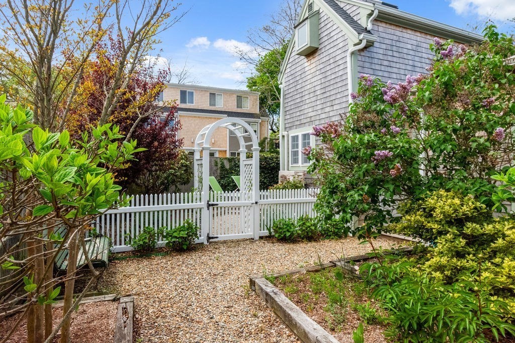 48 Pleasant Street 3