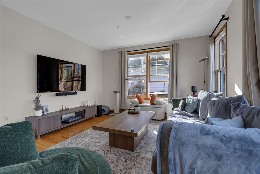 287 Everett St #1, Boston, MA Photo #10