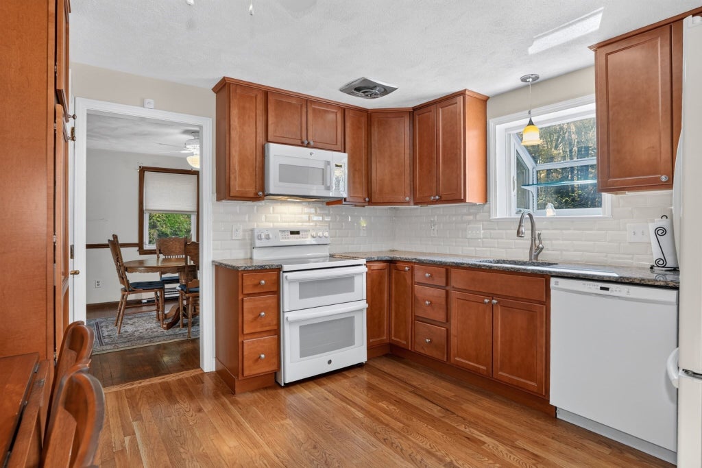 Photo of 264 Bigelow St, Marlborough, MA 01752 (MLS # 73594784)