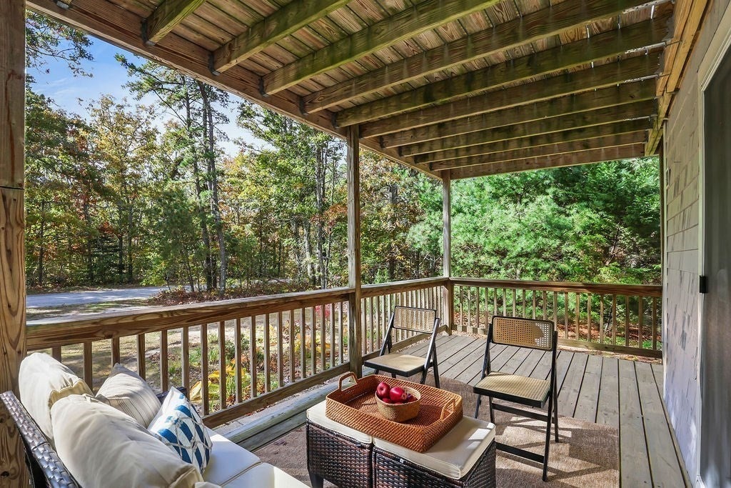 35 Ashumet Rd 17A