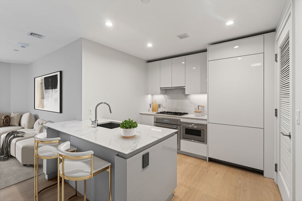 133 Seaport Blvd U1017