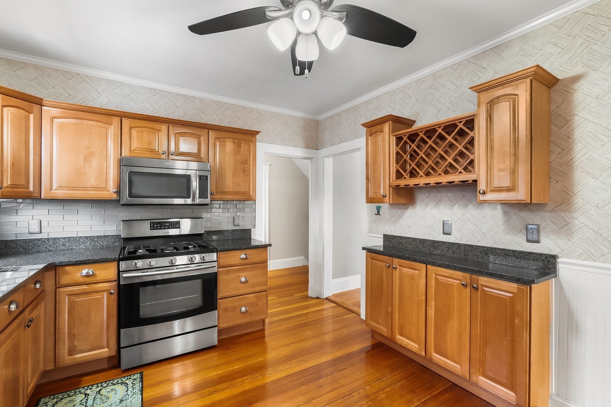 27 Peirce Ave, Everett, MA Photo #15