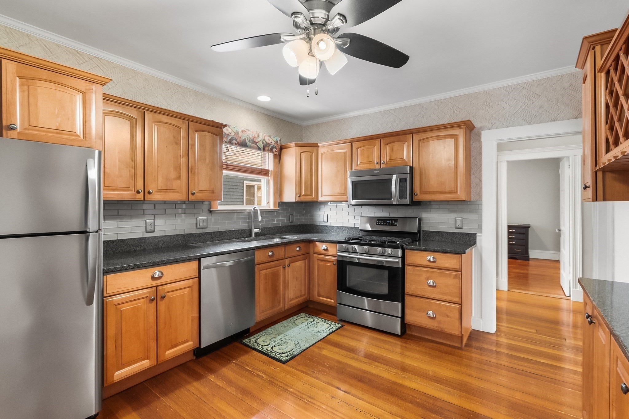 27 Peirce Ave, Everett, MA Photo #14