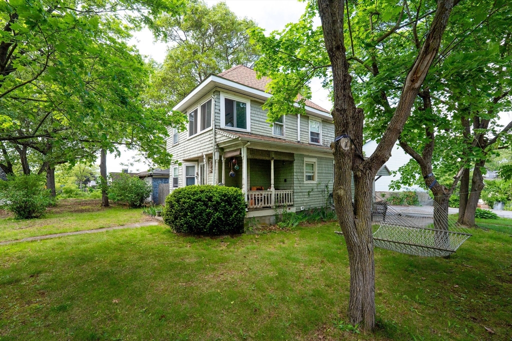 1 Holly St