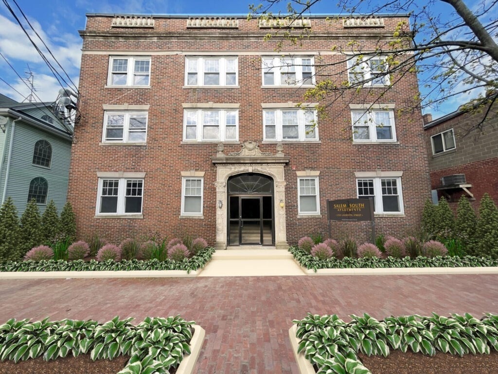 Photo of 233 Lafayette St, Salem, MA