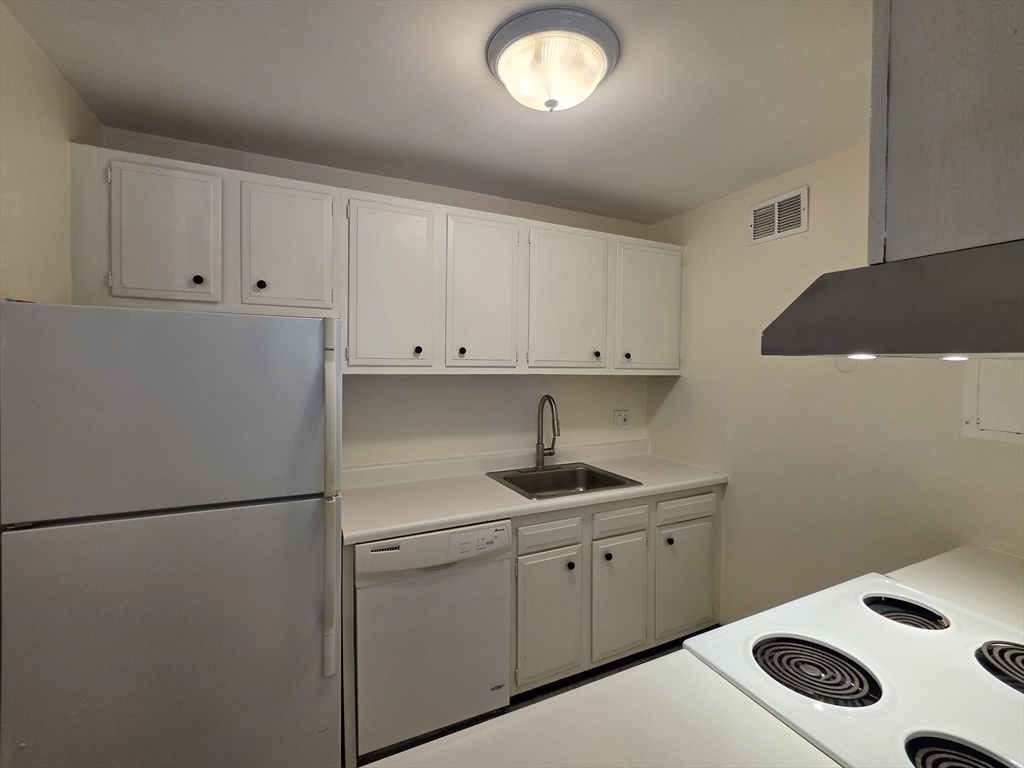 1105 Massachusetts Ave 4A