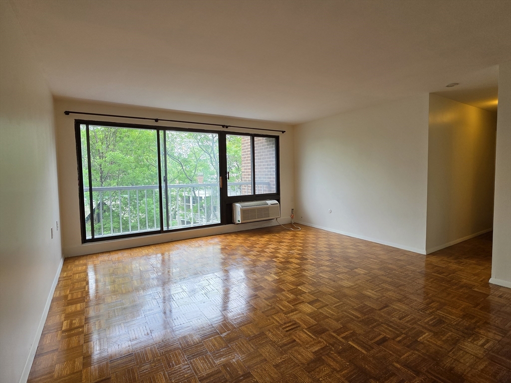 1105 Massachusetts Ave 4A