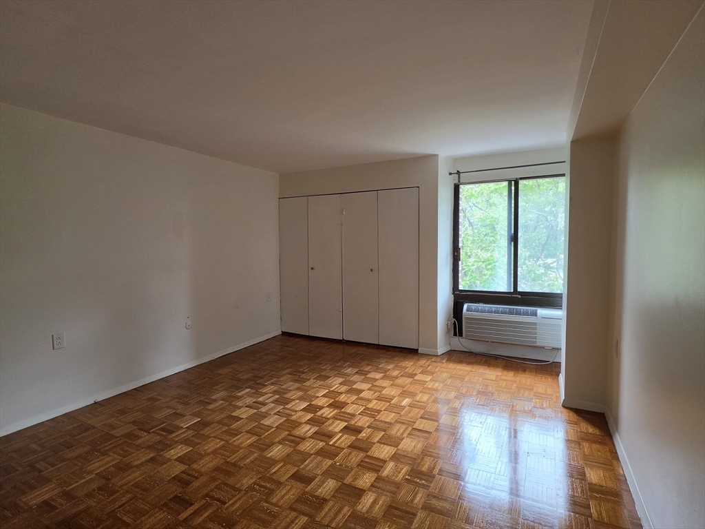 1105 Massachusetts Ave 4A