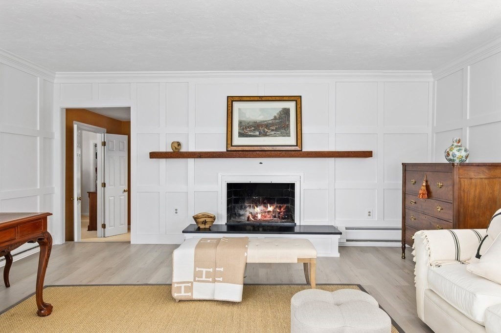 Barnstable, Massachusetts 02635, United States, 4 Bedrooms Bedrooms, ,2 BathroomsBathrooms,Residential,Active,106184