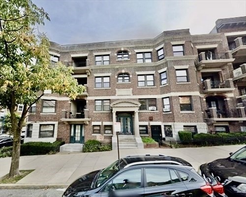 Click for 1466 Commonwealth Ave #2, Boston, MA slideshow