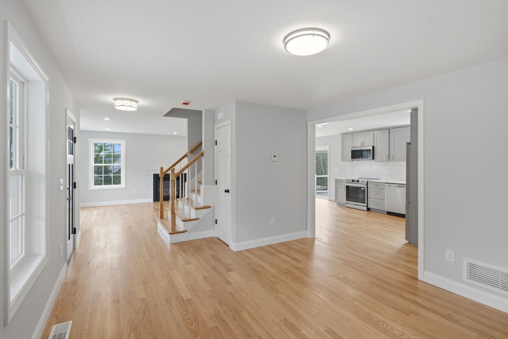 14 Elaine Dr