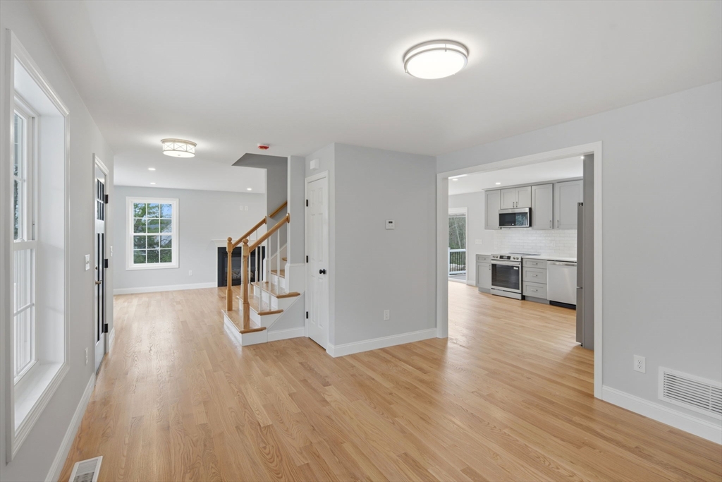 14 Elaine Dr
