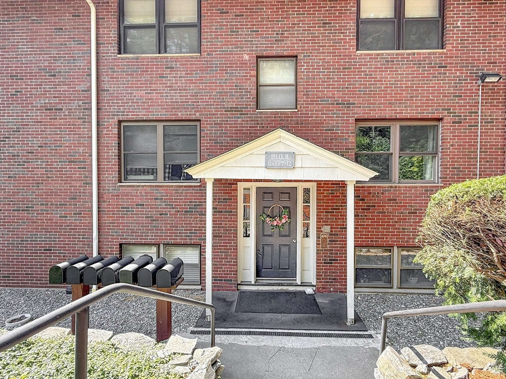 2 Town House Ln 12