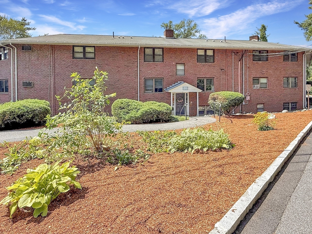 2 Town House Ln 12
