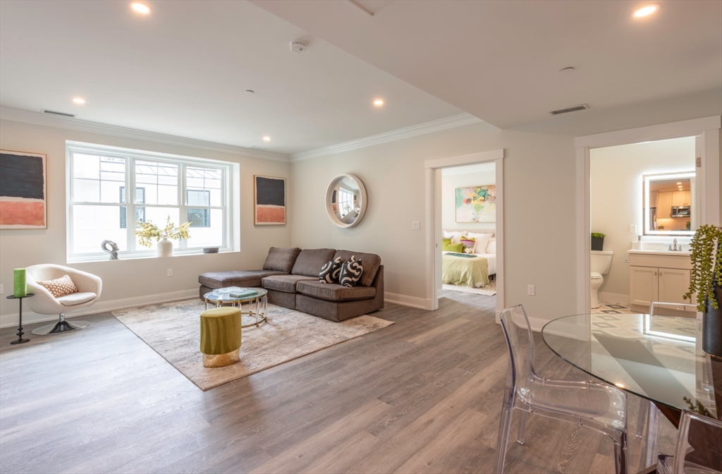 61 County St 205