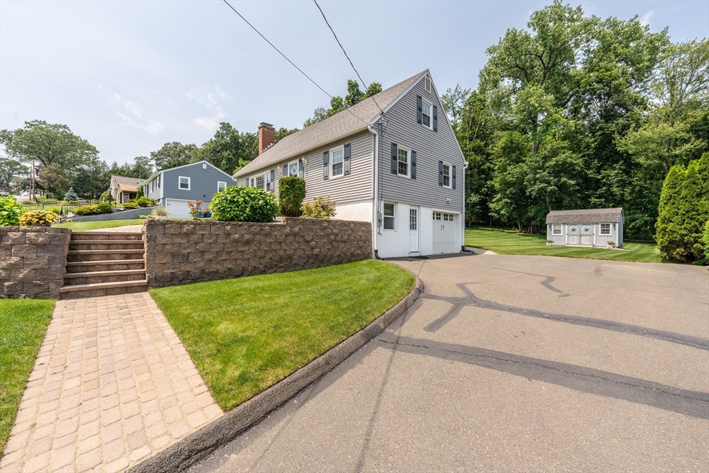 81 Laurence Dr