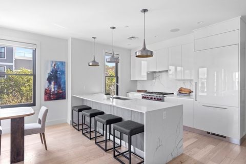 586 E 3rd St Unit 3, Boston, MA 02127 - MLS#: 73354365