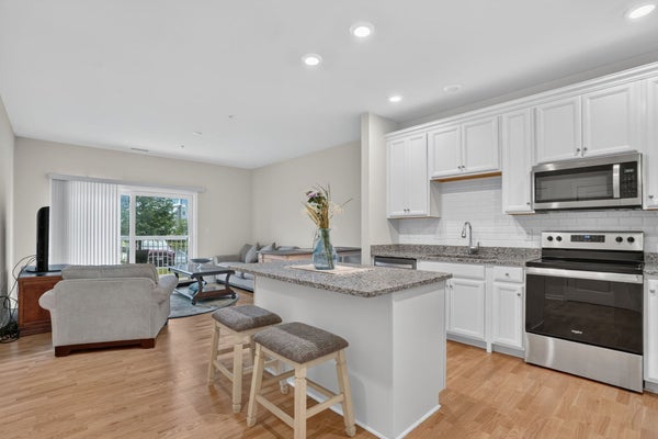 240 MARTINS LNDG APT 102, NORTH READING, MA 01864 - Image 42e60caa2b16922f6ae2e224e2d5d38a/1790427685