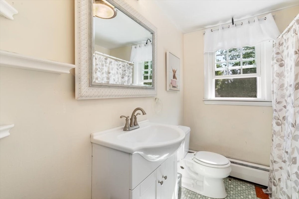 Tewksbury, Massachusetts 01876, United States, 2 Bedrooms Bedrooms, ,1 BathroomBathrooms,Residential,Pending,205255