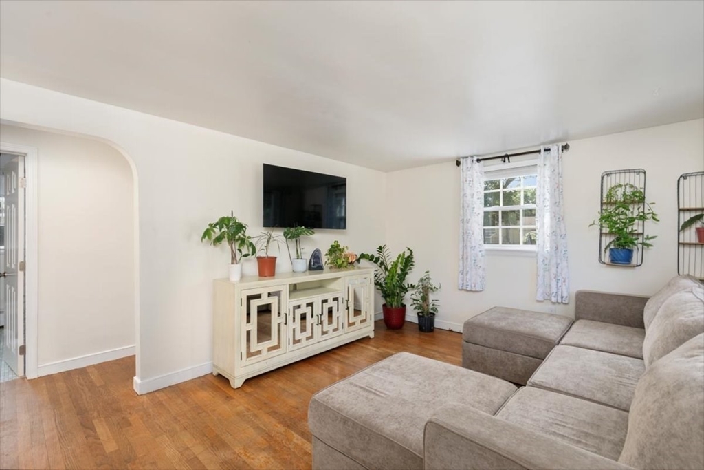 Tewksbury, Massachusetts 01876, United States, 2 Bedrooms Bedrooms, ,1 BathroomBathrooms,Residential,Pending,205255