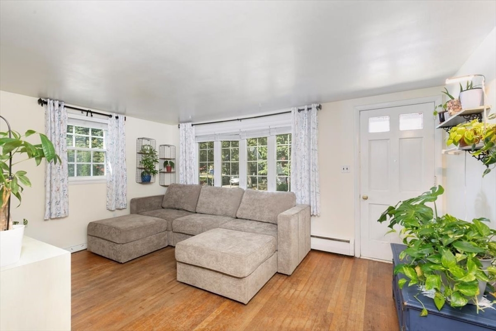 Tewksbury, Massachusetts 01876, United States, 2 Bedrooms Bedrooms, ,1 BathroomBathrooms,Residential,Pending,205255