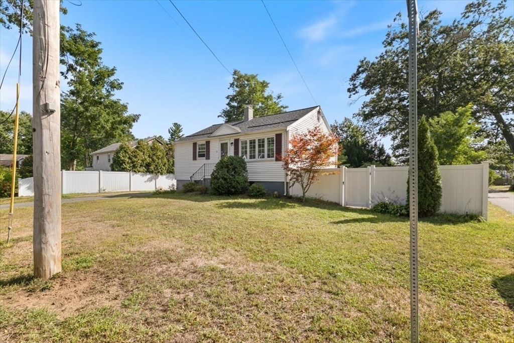 Tewksbury, Massachusetts 01876, United States, 2 Bedrooms Bedrooms, ,1 BathroomBathrooms,Residential,Pending,205255
