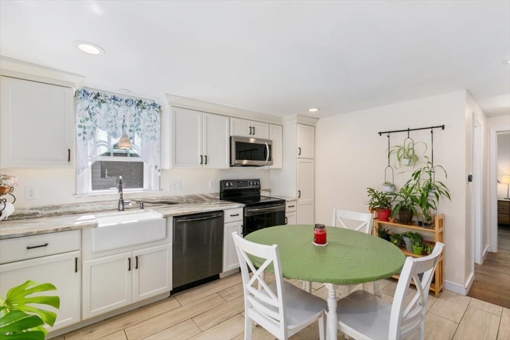 Tewksbury, Massachusetts 01876, United States, 2 Bedrooms Bedrooms, ,1 BathroomBathrooms,Residential,Pending,205255 Tewksbury, Massachusetts 01876, United States, 2 Bedrooms Bedrooms, ,1 BathroomBathrooms,Residential,Pending,205255