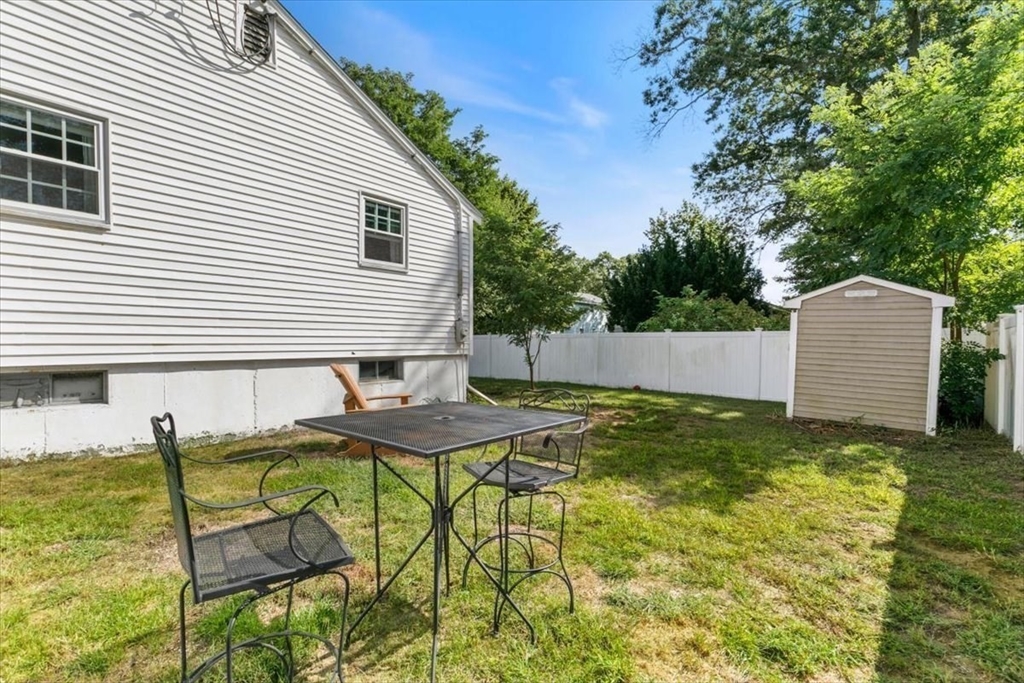 Tewksbury, Massachusetts 01876, United States, 2 Bedrooms Bedrooms, ,1 BathroomBathrooms,Residential,Pending,205255