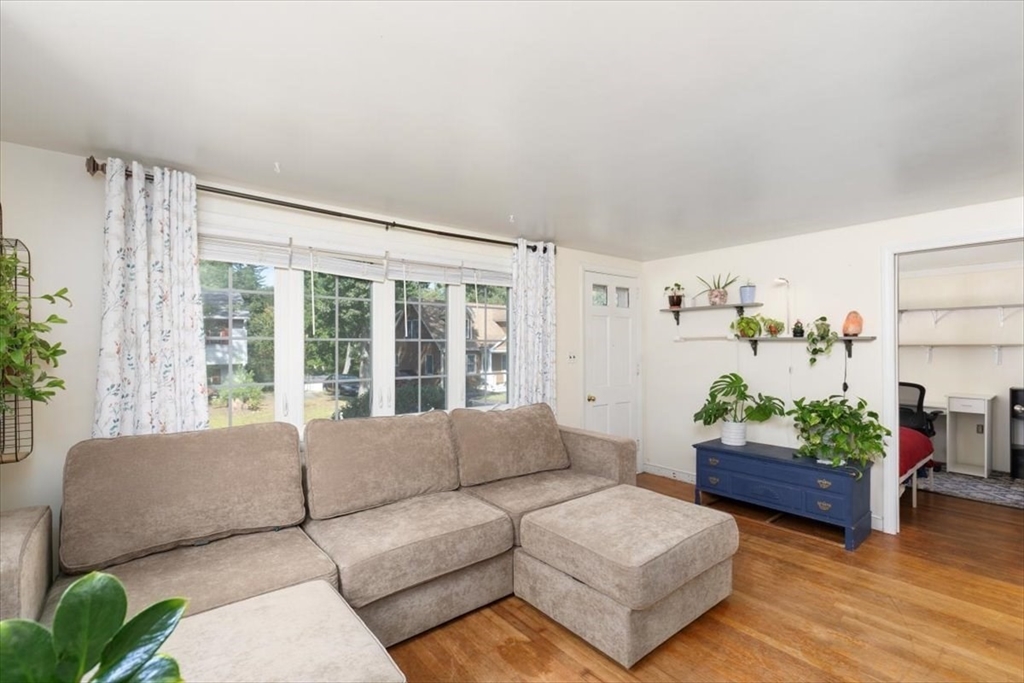 Tewksbury, Massachusetts 01876, United States, 2 Bedrooms Bedrooms, ,1 BathroomBathrooms,Residential,Pending,205255