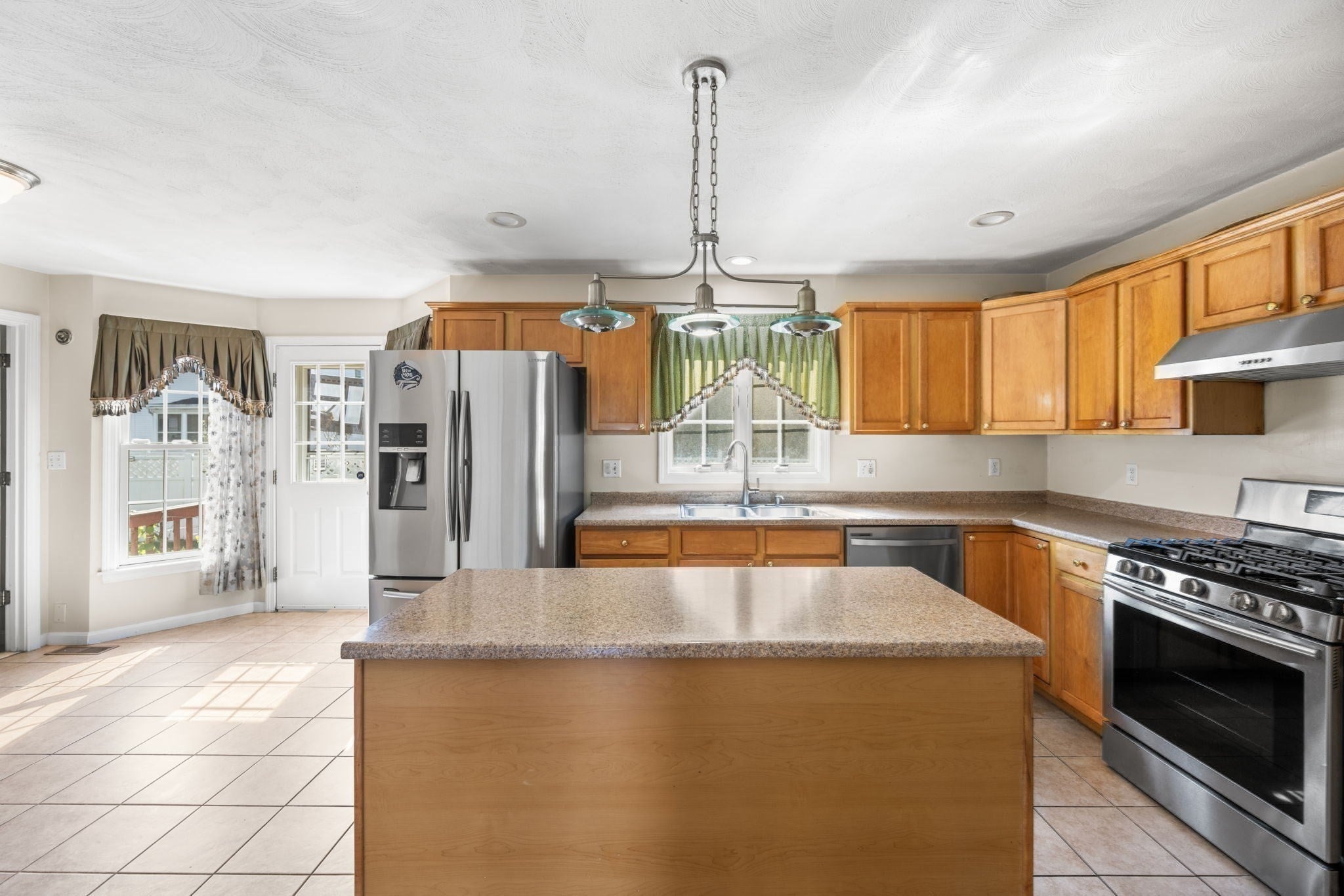 388 Varnum Ave, Lowell, MA, 388 Varnum Ave, Lowell, MA Photo #12
