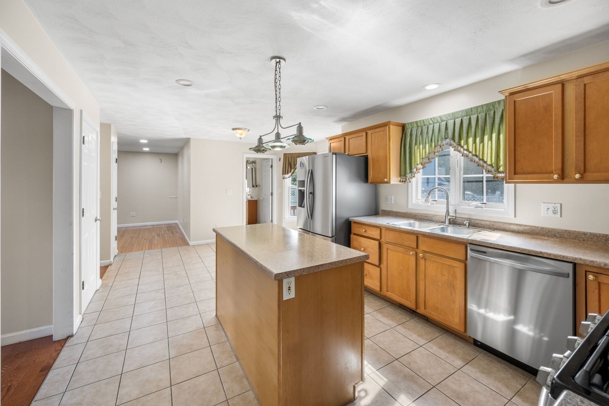 388 Varnum Ave, Lowell, MA, 388 Varnum Ave, Lowell, MA Photo #14