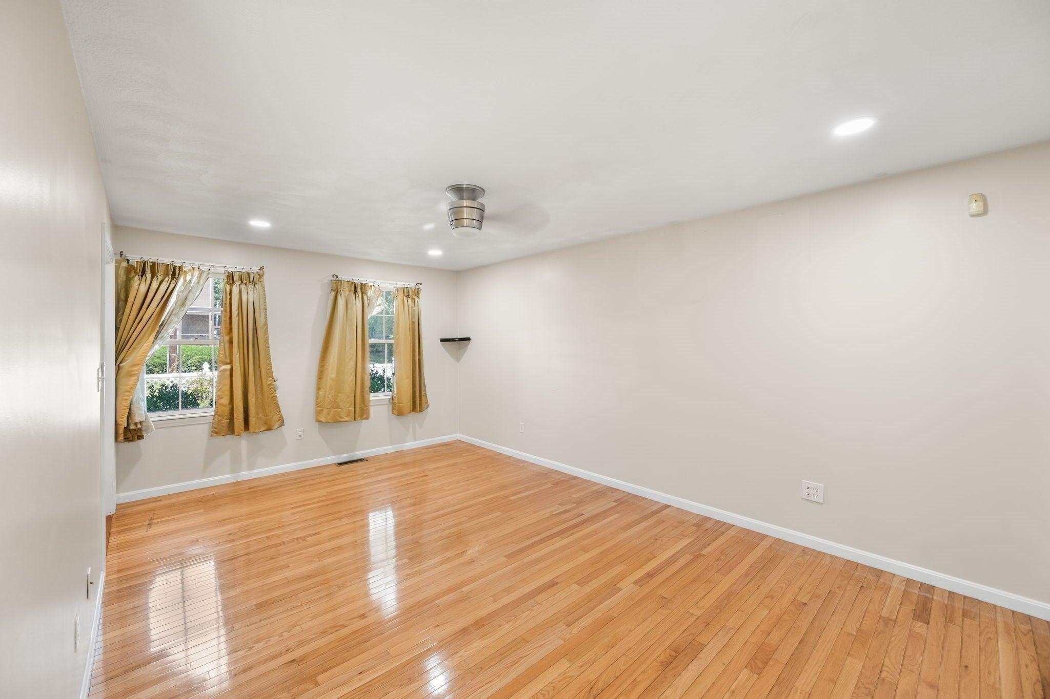 388 Varnum Ave, Lowell, MA, 388 Varnum Ave, Lowell, MA Photo #23