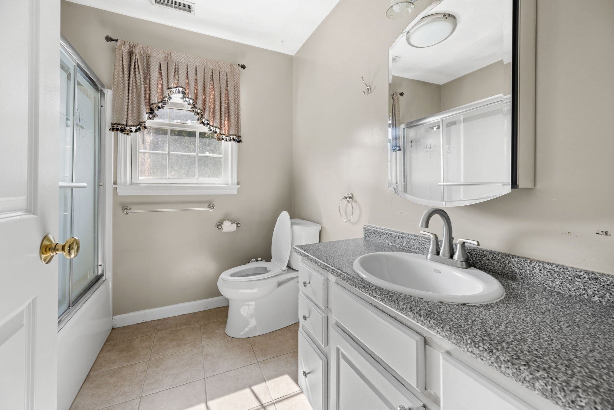 388 Varnum Ave, Lowell, MA, 388 Varnum Ave, Lowell, MA Photo #24