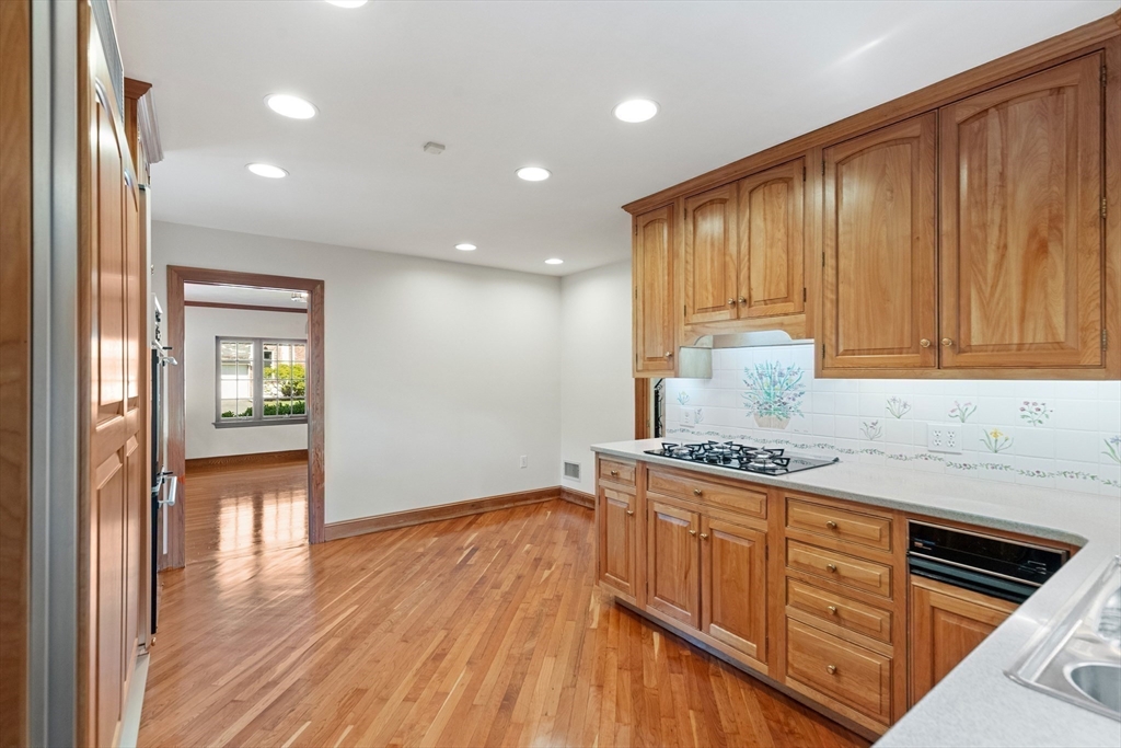8 Bruce Ln, Newton, MA, 8 Bruce Ln, Newton, MA Photo #11