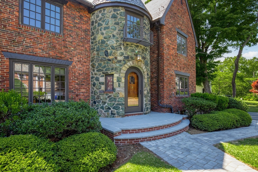 8 Bruce Ln