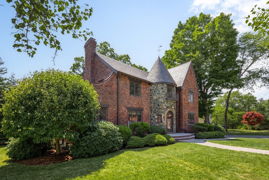 8 Bruce Ln