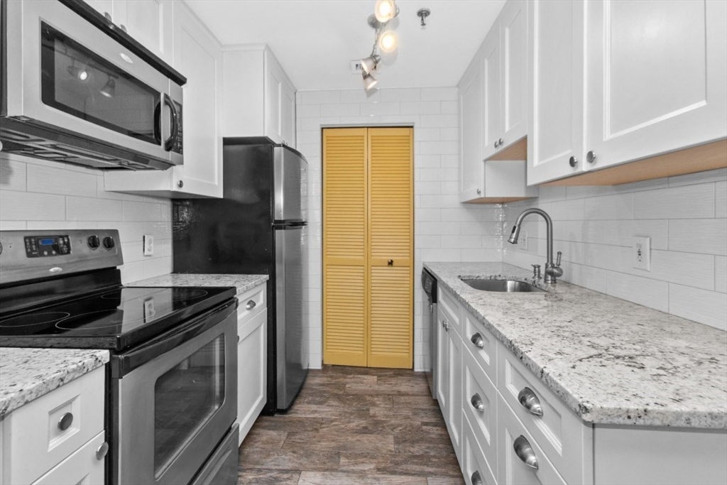 124 Tudor St C
