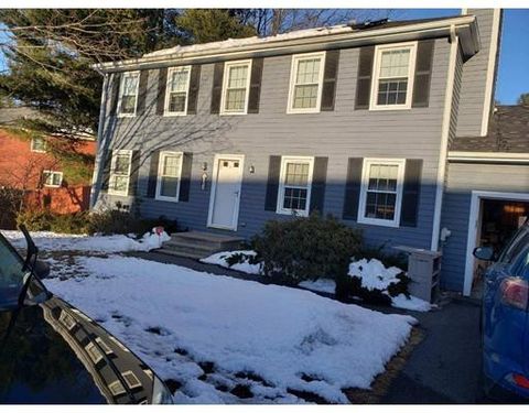 20 Sandy Ln Lowell MA 01854