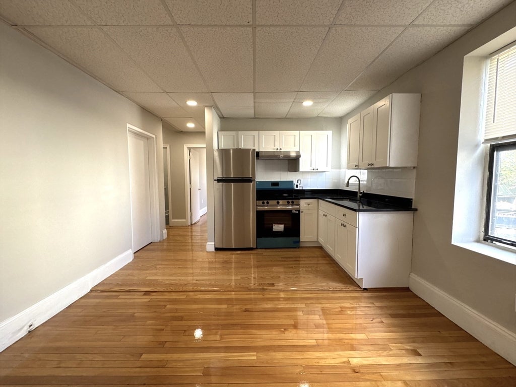 Click for 8 Langmaid Ave #4, Somerville, MA slideshow Click for 8 Langmaid Ave #4, Somerville, MA slideshow
