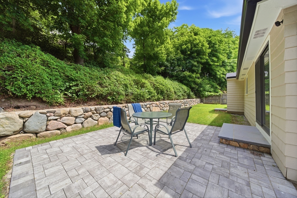 18 Travis Dr
