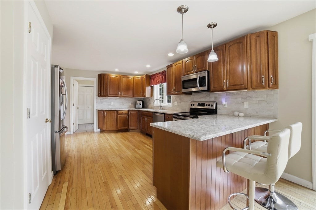 10 Roberts Rd, Dudley, MA, 10 Roberts Rd, Dudley, MA Photo #10