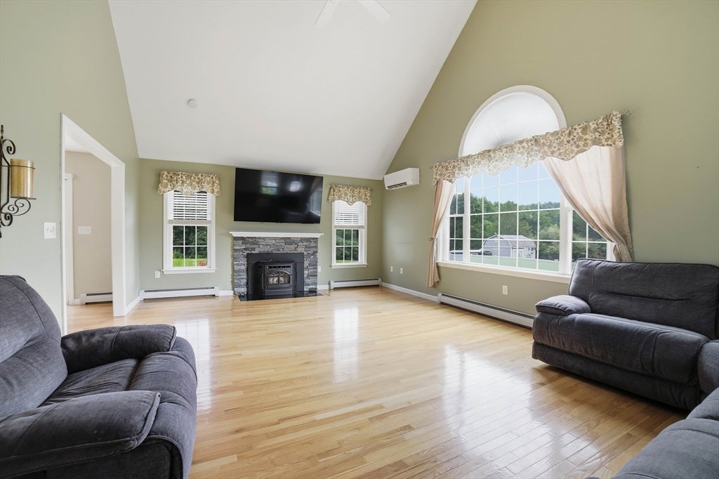 10 Roberts Rd, Dudley, MA, 10 Roberts Rd, Dudley, MA Photo #11
