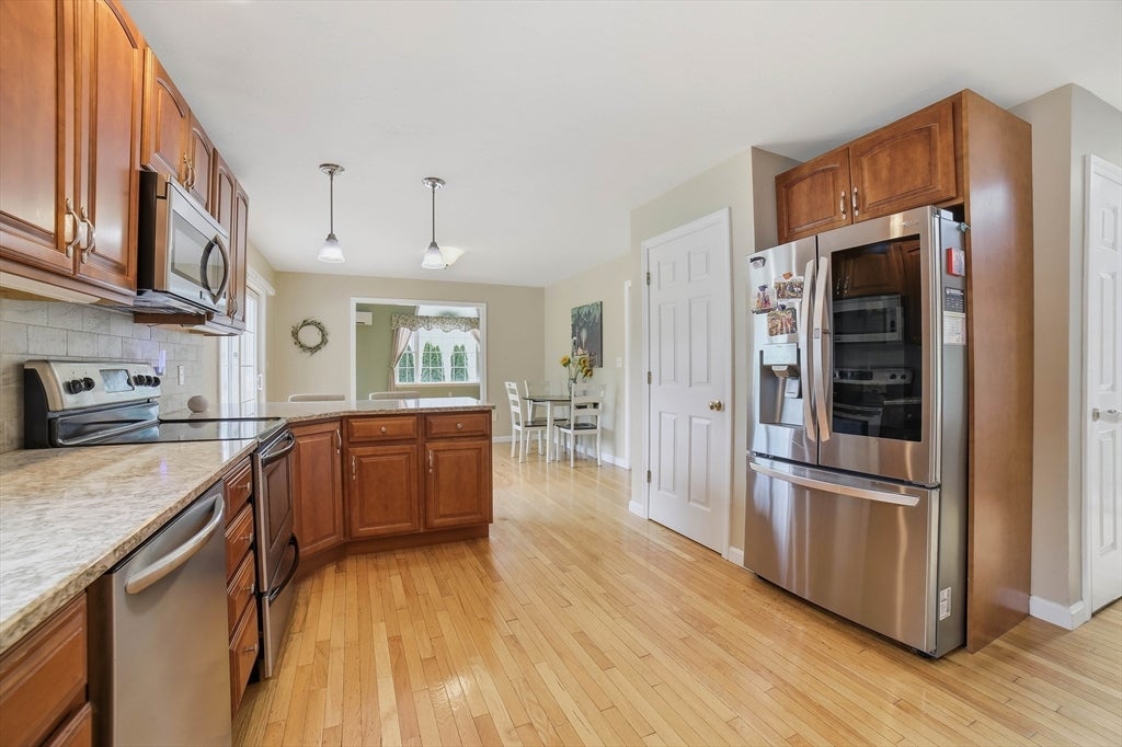 10 Roberts Rd, Dudley, MA, 10 Roberts Rd, Dudley, MA Photo #6