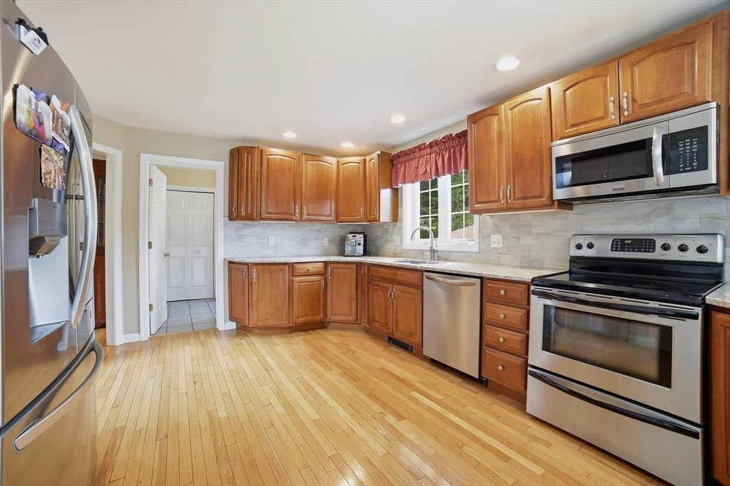 10 Roberts Rd, Dudley, MA, 10 Roberts Rd, Dudley, MA Photo #5