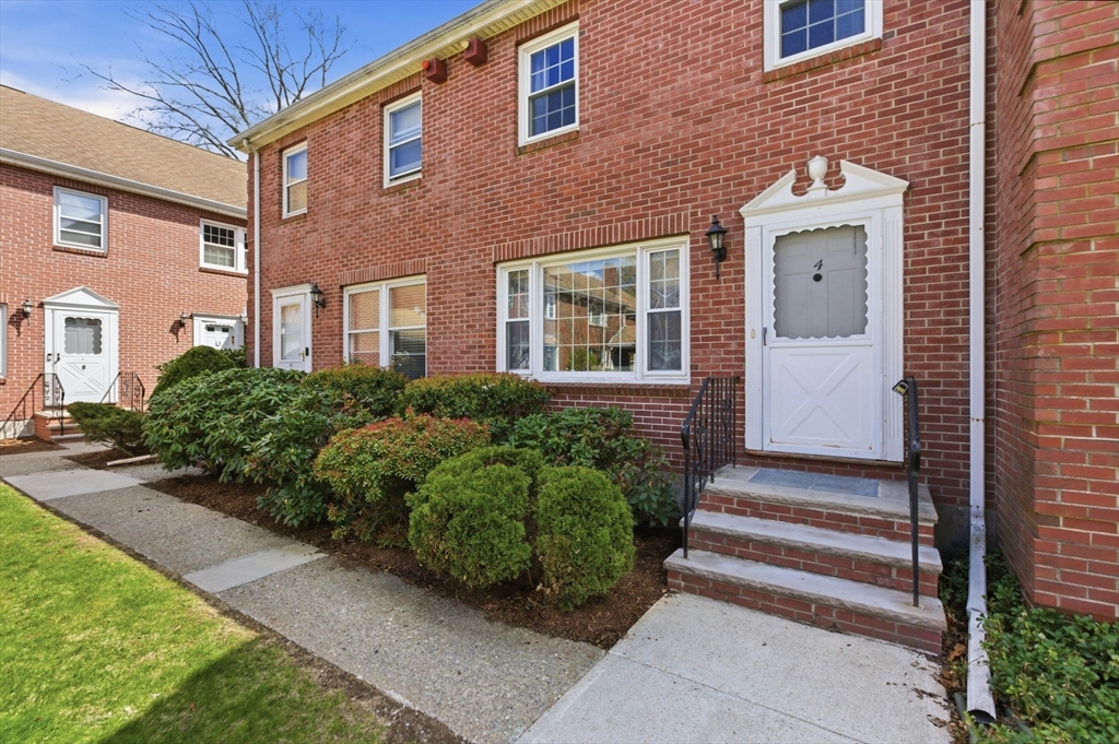 224 Park St B4